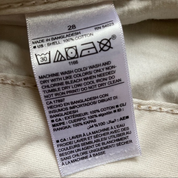 Men’s Old Navy Khaki tan shorts, size 28, Lived-in Straight Flat Front - Picture 4 of 4